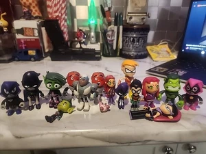 16 Piece DC Universe Teen Titan Minifigure Lot - Picture 1 of 13