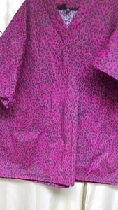 RASPBERRY LEOPARD PRINT COTTON BLEND SCRUB TOP Uniforms US UNISEX X-LARGE NWOT - Picture 1 of 6