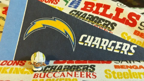 NFL Teenymates San Diego/LA Chargers Linebacker (LB) figure Cover