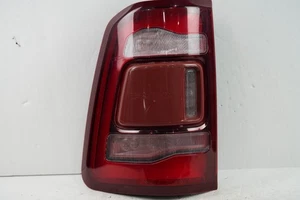 Dodge Ram 1500 2019-2024 luz trasera LED con punto ciego lado del conductor LH OEM W1 - Imagen 1 de 9