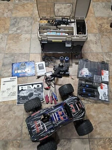 Traxxas Revo 3.3 Rc Truck With LARGE Lot Of Extra Parts NOT RUNNING - Picture 1 of 16