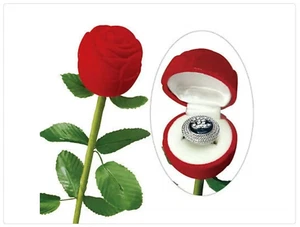 Scatola porta anelli fiori rosa floccata, velluto rosso, vapore lungo, 2x2 3/4x10" - Foto 1 di 1