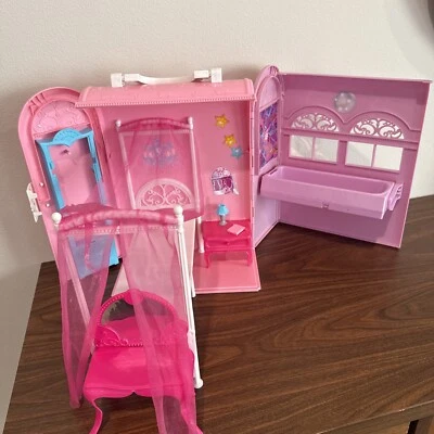 Barbie princesa y estrella del pop dormitorio real para dos piezas de casa plegable Mattel 2010 Foto 1 de 4