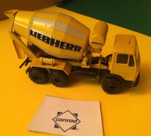 Conrad Mercedes Benz Betonlaster in Maßstab 1:50. - Bild 1 von 3