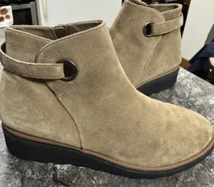 Clark’s Women’s Sharon Spring Suede Ankle Boots Side Zip Beige Sz 11 - Picture 1 of 10