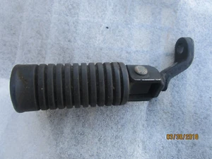 1. Honda CB 450 PC14 pedana poggiapiedi anteriore sinistra + supporto foot rest front left - Foto 1 di 2