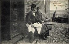 Ak Mönchgut Insel Rügen, Mönchguter am Feierabend, Trachten - 2614134