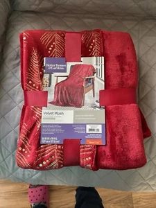 Plush Red Throw - Picture 1 of 2