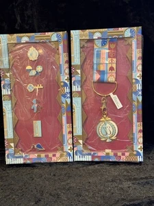 Disneyland Club 33 Its a Small World 55th Anniversary 6 Pin Set, LE Lanyard OVP - Bild 1 von 8