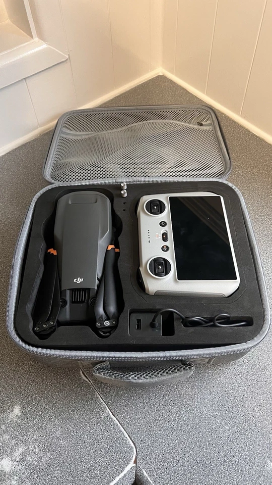 DJI Mavic Classic 3 Camera Drone with DJI RC Controller inc Warranty - Image 1 of 4