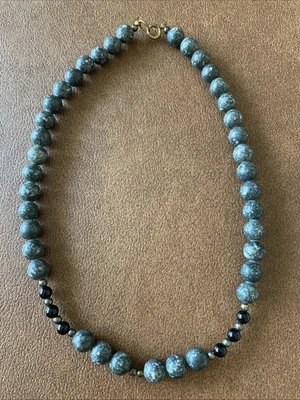 Vintage 1970s Beaded Serpentine or Chalcedony Necklace with Black Onyx 18” - Image 1 of 4