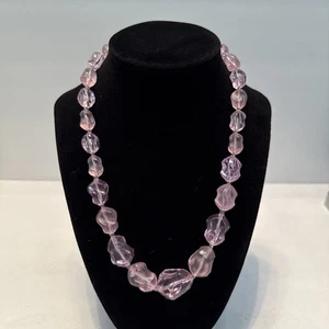 Collana vintage di perle di lucite rosa trasparente e smerigliata 18 pollici - Foto 1 di 5