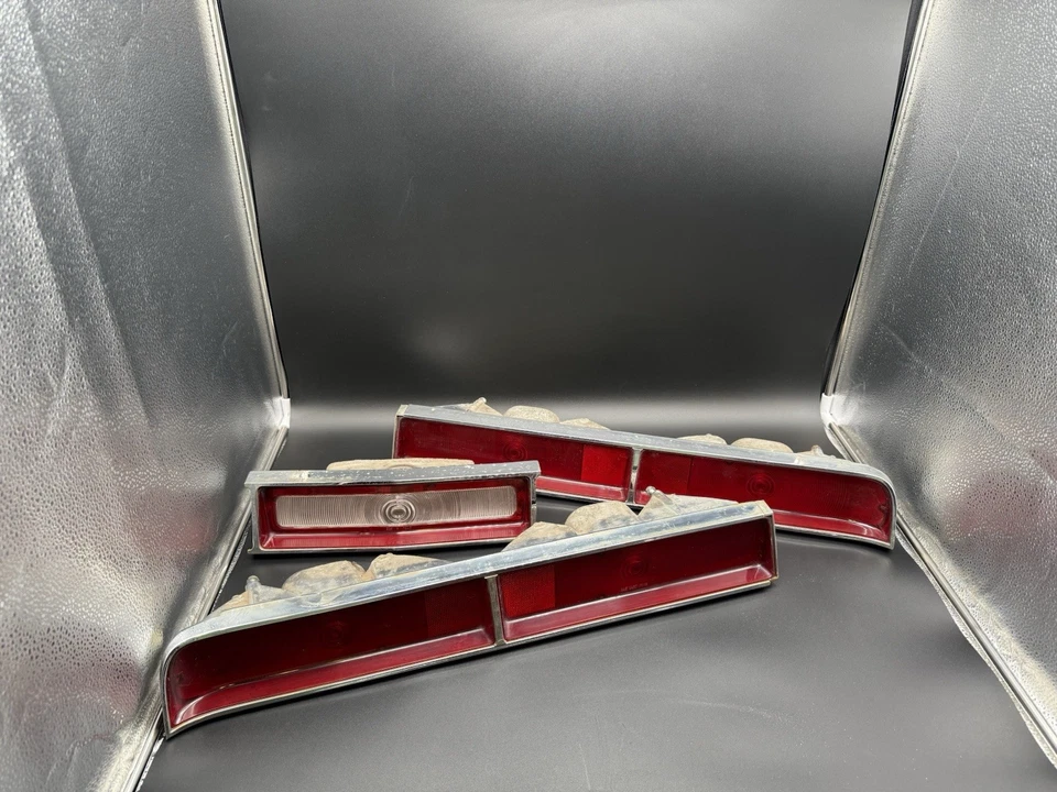 Juego de carcasas de luces traseras cromadas AMC AMX Javelin LH-RH Javelin 1970 y luz de respaldo OEM Foto 1 de 4