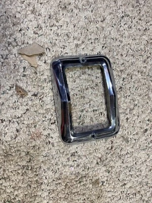 Chrysler New Yorker 1950 conductor izquierda izquierda luz de estacionamiento bisel 1843228 Foto 1 de 4