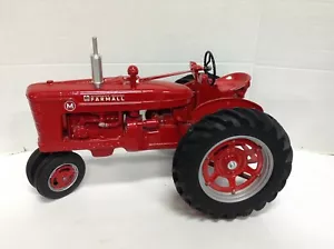 1/8 Scale Mccormick-Deering Farmall M International Harvester Die Cast Tractor - Picture 1 of 15