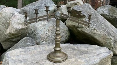 Antiguo Candelabro Gótico Grande Latón 7 Candelabros Pat. 31 de julio de 1883 Foto 1 de 4