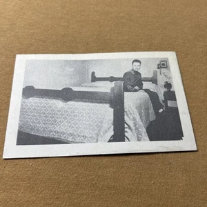 Robert Wadlow Bed In Rock Springs Wyoming Park Hotel RARE Wear On Back Postcard - Picture 1 of 8