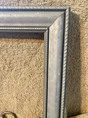 Marco de madera plateado con cuentas ornamentado 14 1/2 x 18 1/2 SOPORTA 12 x 16 SIN VIDRIO Foto 1 de 4