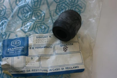 Gommino supporto leva gancio sponda Tail gate hook grommet Piaggio Ape MP 501 - Immagine 1 di 2