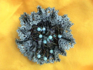 SCRUNCHIE ALLACCIATO CON PERLINE VERDE MARE - CARINO! MOLTO UNICO! - Foto 1 di 1