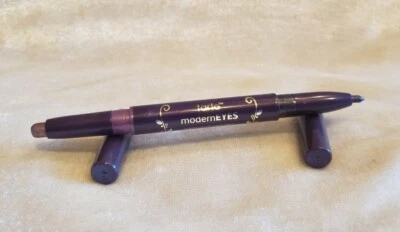 TARTE ModernEyes Revestimiento de Sombra Impermeable Sin Arrugas DUO FONTANERO/MARRÓN CIRUELA Foto 1 de 4