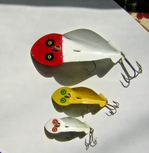 TRES (3) TAPONES DE CUCHARA VINTAGE SEÑUELO DE PESCA METAL BUCK PERRY-Asst. Tallas y colores - Imagen 1 de 3