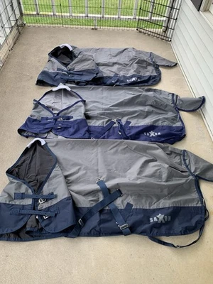 "Lote de 3 (1) mantas Saxon Horse Turnout medianas/(2) ligeras 72""" Foto 1 de 4