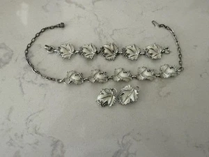 VINTAGE SARAH COVENTRY 3 PIECE JEWELRY SET ENAMEL NECKLACE BRACELET & EARRINGS - Picture 1 of 8