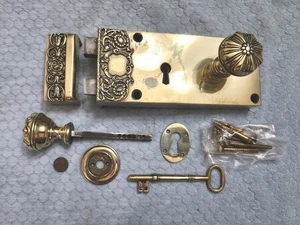 Lucchetto a cerchio in ottone inglese XVIII secolo restaurato completo LH - Foto 1 di 3