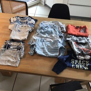 Kleiderpaket Jungen, Größe 98/104 Bodies Lang- und Kurzarm , Shirts, Pulli  - Bild 1 von 6