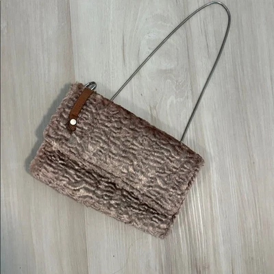 Bolso de hombro de peluche United Colors of Benetton Foto 1 de 4