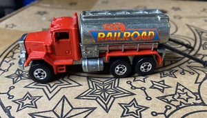 Hotwheels cavalli da lavoro Peterbilt camion cisterna ruote calde ferrovia 1980 quasi nuovi - Foto 1 di 6
