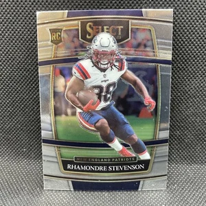 Rhamondre Stevenson Rookie Concourse 2021 Panini Select Football #75 Patriots - Bild 1 von 2