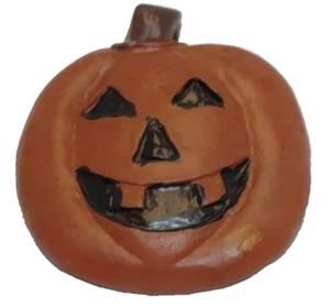 Halloween Jack-o-lantern pin, Resin - Picture 1 of 4