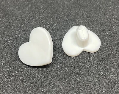 10pcs X 10mm White Heart Shape Shank Buttons - Image 1 of 4