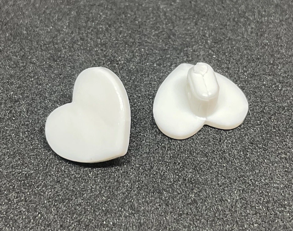 10pcs X 10mm White Heart Shape Shank Buttons - Image 1 of 4