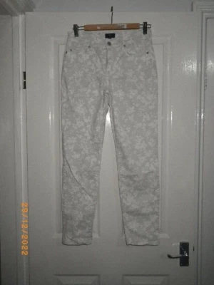 NYDJ WHITE/PALE GREY FLOWER PATTERN ANKLE STRETCH JEANS SZ UK 6/8 LEG 28 - Image 1 of 4