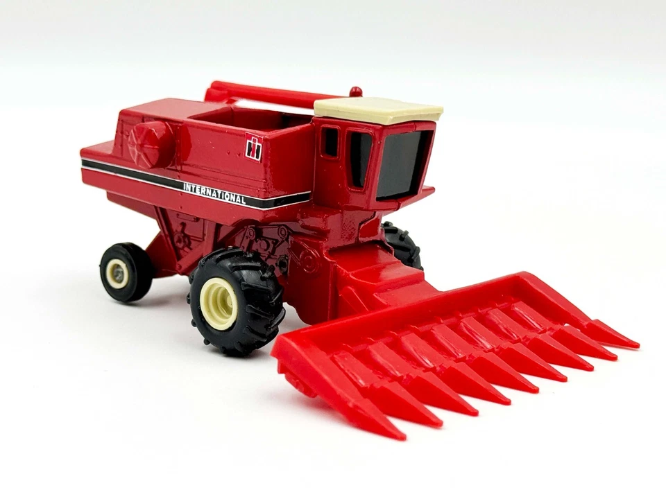 1/80 International Combine w/ Corn Head - Image 1 of 1