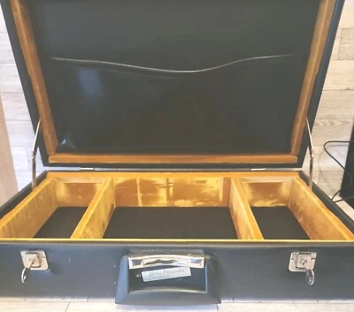 VTG Case Excelsior Locked Leather Exterior Gold Velvet Interior 21 x 13 x 5 - Image 1 of 4