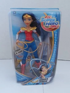DC Comics Suerhero Girls Wonder Woman Puppe 1. Veröffentlichung "2015" Neu im Karton - Bild 1 von 9