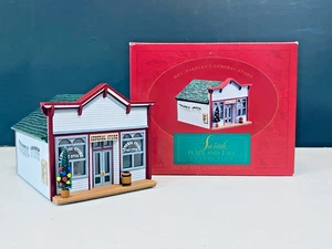 VNTG Hallmark Sarah Plain & Tall Collection MRS PARKLEY'S STORE, Neu im Karton, HO Scale - Bild 1 von 8