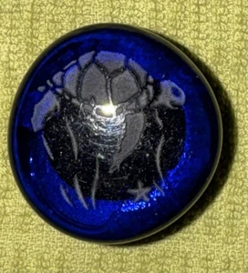 Glas Schildkröte Honu Weinstopfen geätzt blau - Bild 1 von 9