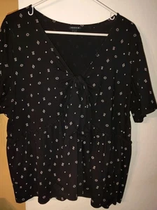 Torrid 1 Tie Front Top Cotton Jersey V-Neck Relaxed Black White Print Size 1X - Picture 1 of 5