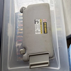Driver Passenger Sun Visor Gray 2003-2006 ELEMENT Honda - Picture 1 of 11