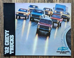 1982 Chevrolet Truck brochure w/ Luv, S-10, C & K PIckup, Blazer, Suburban, Van - Imagen 1 de 5
