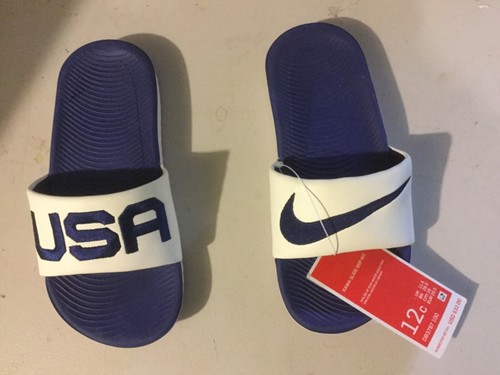 Logo Nike cucito USA. Kawa Slide BGP Kit Bambino Bambini 12c