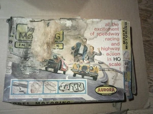 JUEGO DE CARRERAS MODELO ESCALA HO 1960 AURIRA Nº 1400 ESPECIAL WESTERN AUTO CON CRISS CROS - Imagen 1 de 15