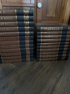 The World Book Year Book Set 1980-2001 Set Of 22 Illustrated Books Excellent - Picture 1 of 6