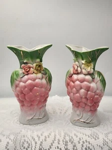 A Set of 2 Vintage Pink Grape vases. Flowers and gold embellishment - Picture 1 of 10