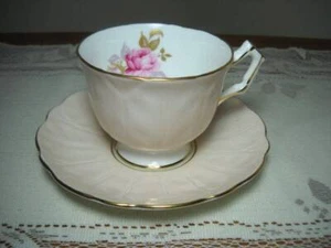 Aynsley Crocus Teacup & Saucer Shell Pink w/ Gold Excellent Condition - Bild 1 von 8